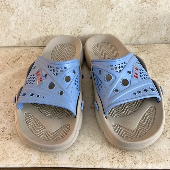 Iceberg Ice Pool Sliders Made in Italy Unisex Sandals - Picture 1 of 8